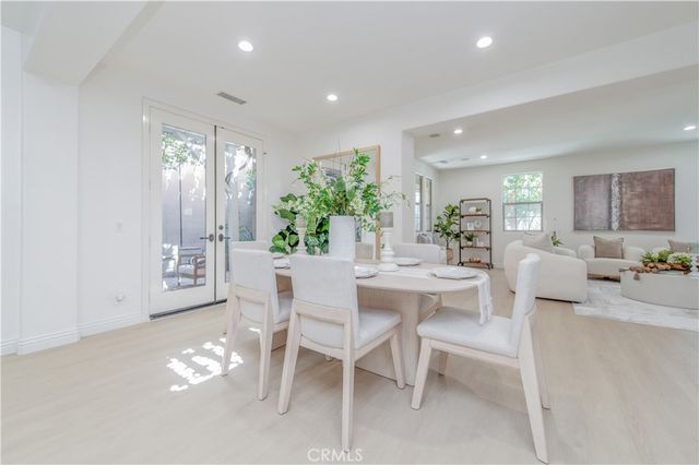 83 Twin Gables, Irvine, CA 92620