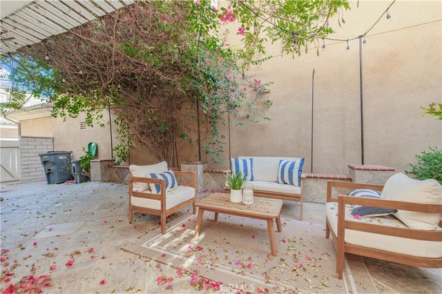 83 Twin Gables, Irvine, CA 92620