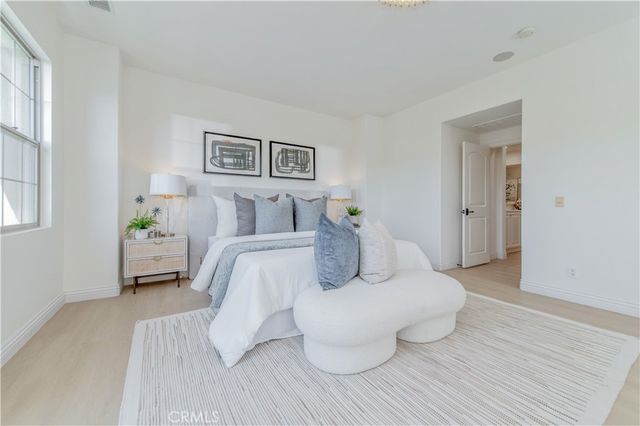 83 Twin Gables, Irvine, CA 92620