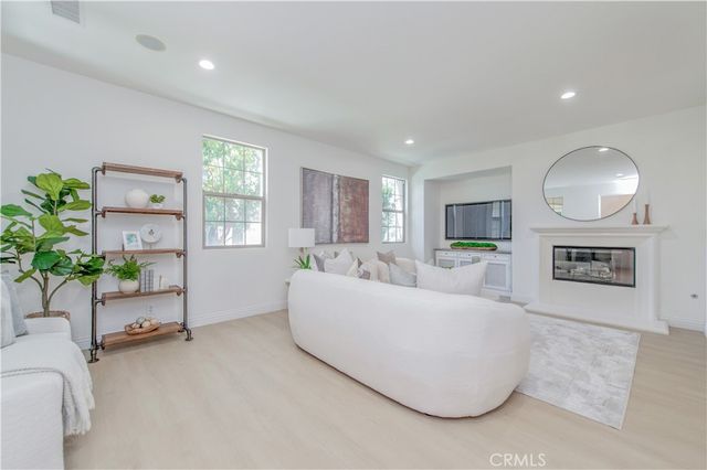 83 Twin Gables, Irvine, CA 92620