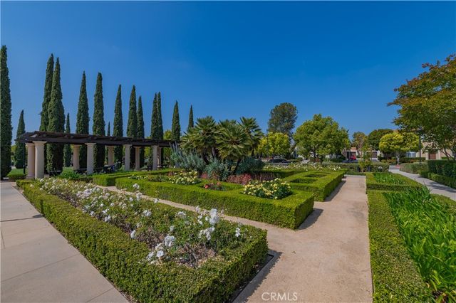 83 Twin Gables, Irvine, CA 92620