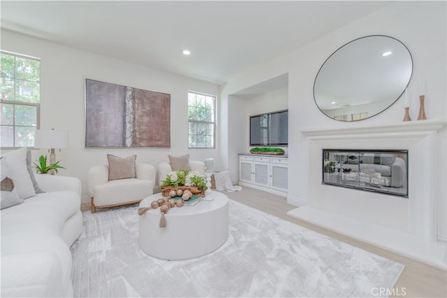 83 Twin Gables, Irvine, CA 92620
