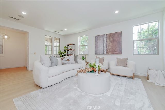 83 Twin Gables, Irvine, CA 92620