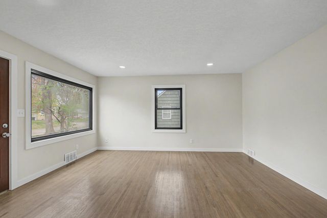 5544 Dupont Avenue N, Brooklyn Center, MN 55430