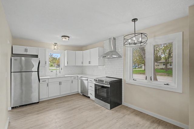 5544 Dupont Avenue N, Brooklyn Center, MN 55430