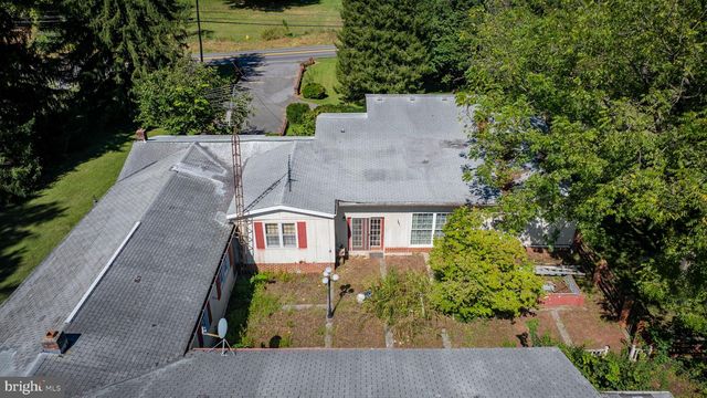 2148 DELMAR ORCHARD RD, Martinsburg, WV 25403