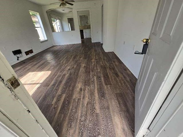 200 S Magnolia Street, Highlands, TX 77562