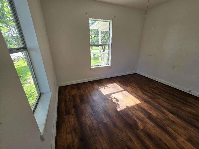 200 S Magnolia Street, Highlands, TX 77562