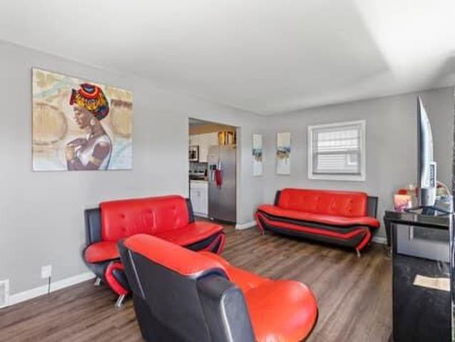 6918 W Grantosa DRIVE W, Milwaukee, WI 53218