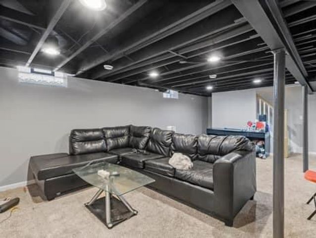 6918 W Grantosa DRIVE W, Milwaukee, WI 53218