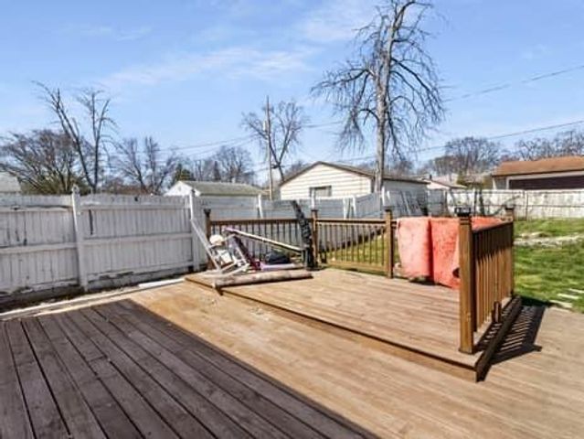 6918 W Grantosa DRIVE W, Milwaukee, WI 53218