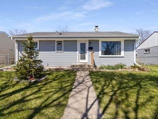 6918 W Grantosa DRIVE W, Milwaukee, WI 53218
