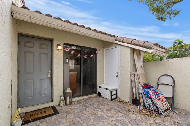 492 Hardwood Place, Boca Raton, FL 33431