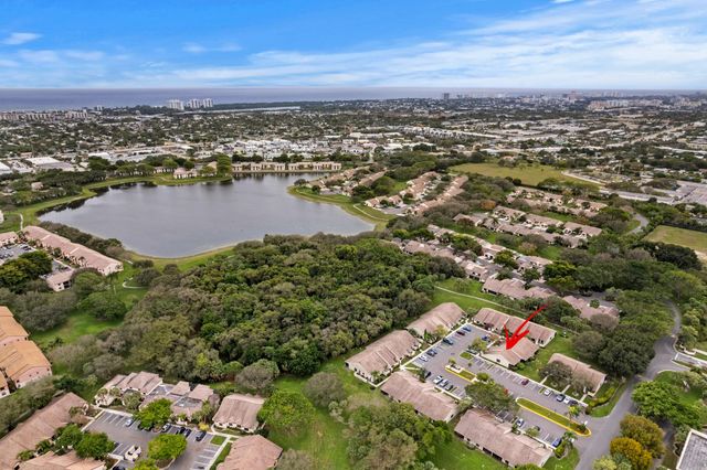 492 Hardwood Place, Boca Raton, FL 33431