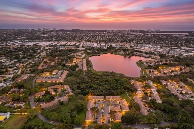 492 Hardwood Place, Boca Raton, FL 33431