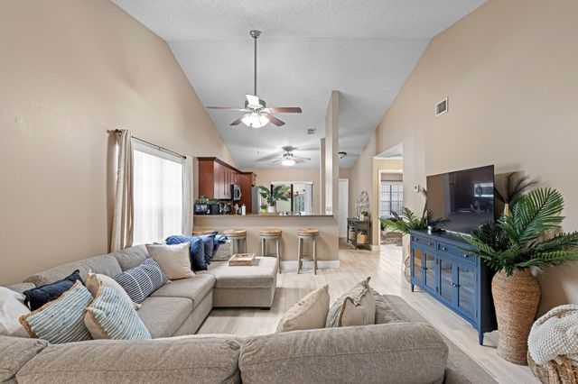 492 Hardwood Place, Boca Raton, FL 33431