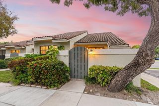 492 Hardwood Place, Boca Raton, FL 33431