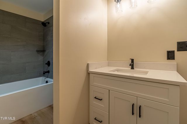 453 East Main Street 300, Kingsport, TN 37660