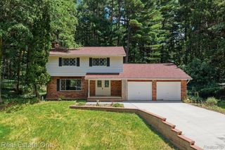 10353 McGregor Road, Hamburg Township, MI 48169