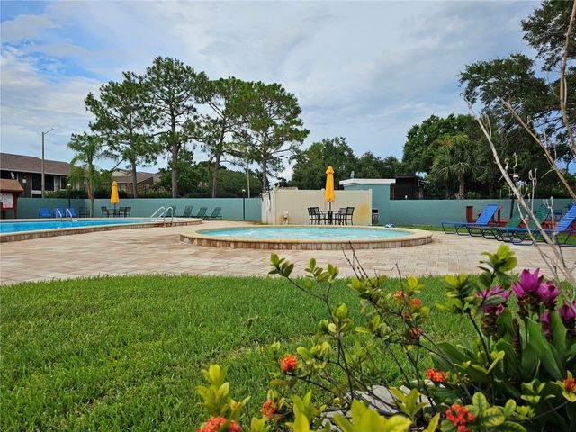 395 114TH AVENUE N 4, St Petersburg, FL 33716