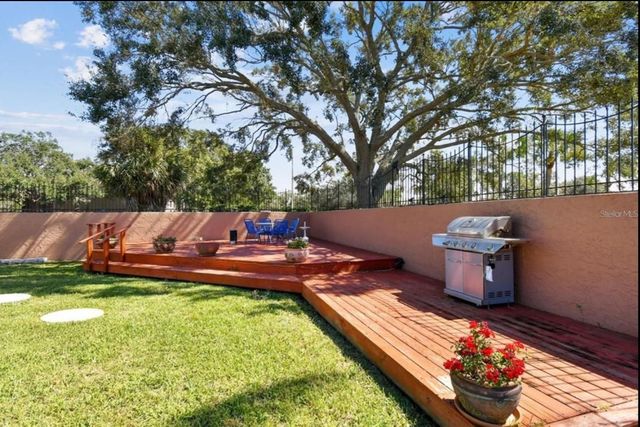 395 114TH AVENUE N 4, St Petersburg, FL 33716
