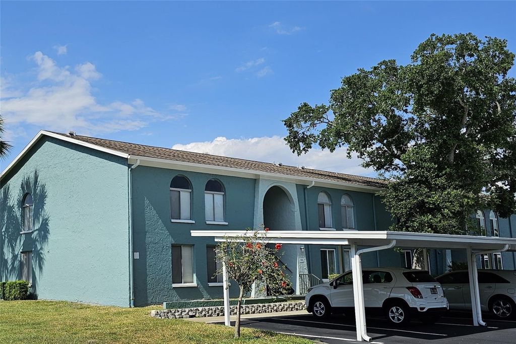 395 114TH AVENUE N 4, St Petersburg, FL 33716