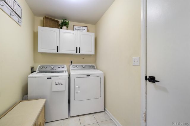 3309 Hilltop Drive, Holly Village, MI 48442