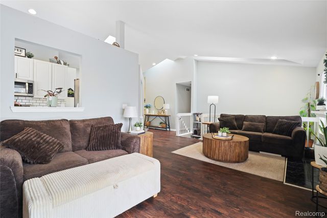 3309 Hilltop Drive, Holly Village, MI 48442