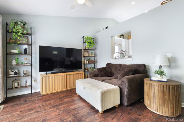 3309 Hilltop Drive, Holly Village, MI 48442