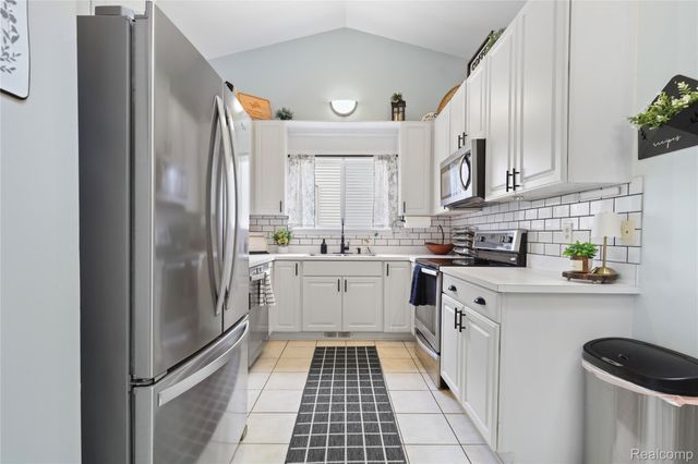 3309 Hilltop Drive, Holly Village, MI 48442