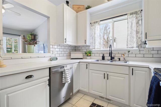 3309 Hilltop Drive, Holly Village, MI 48442