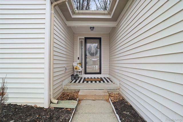 3309 Hilltop Drive, Holly Village, MI 48442