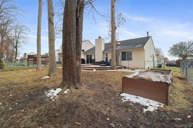 3309 Hilltop Drive, Holly Village, MI 48442