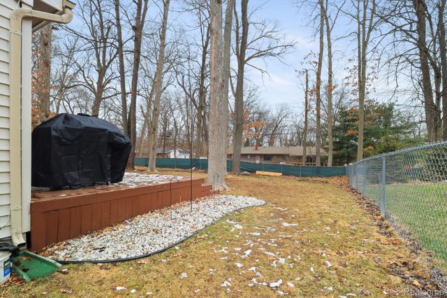 3309 Hilltop Drive, Holly Village, MI 48442