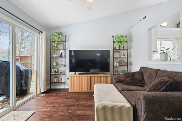 3309 Hilltop Drive, Holly Village, MI 48442