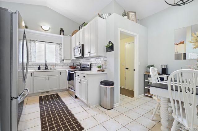 3309 Hilltop Drive, Holly Village, MI 48442