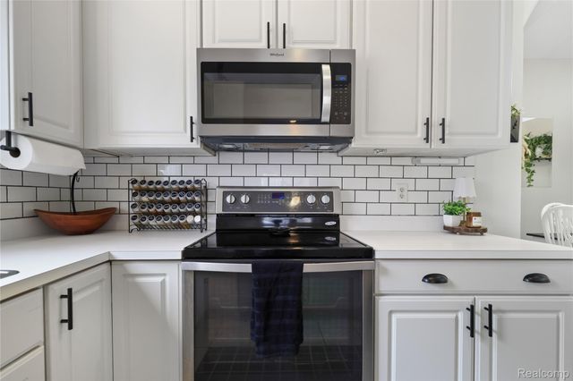 3309 Hilltop Drive, Holly Village, MI 48442