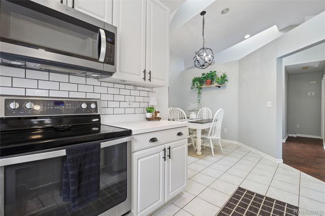 3309 Hilltop Drive, Holly Village, MI 48442