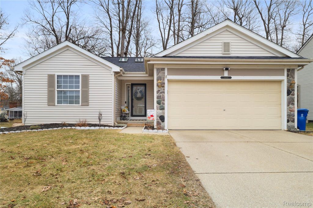 3309 Hilltop Drive, Holly Village, MI 48442