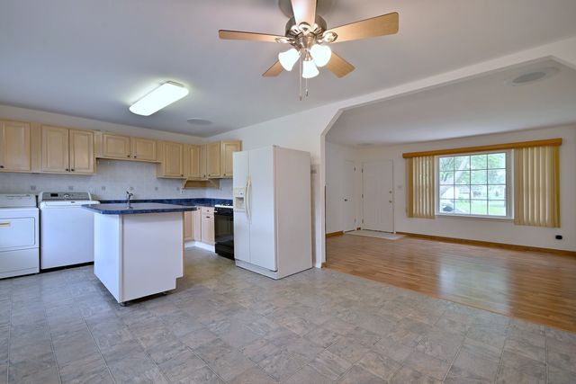 1675 Evergreen Avenue, Hanover Park, IL 60133