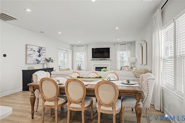 6266 Sheehan Xing, Moseley, VA 23120