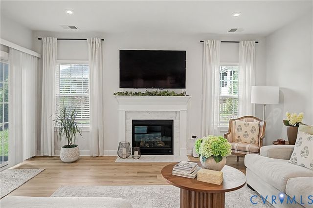 6266 Sheehan Xing, Moseley, VA 23120