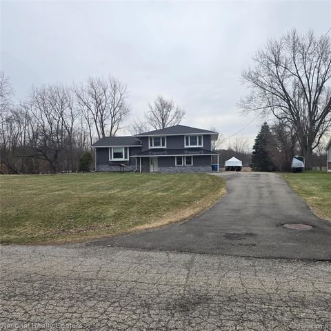 13477 S Horrell Road, Fenton, MI 48430
