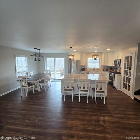 13477 S Horrell Road, Fenton, MI 48430