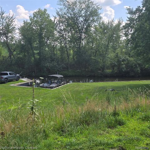 13477 S Horrell Road, Fenton, MI 48430