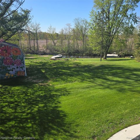 13477 S Horrell Road, Fenton, MI 48430