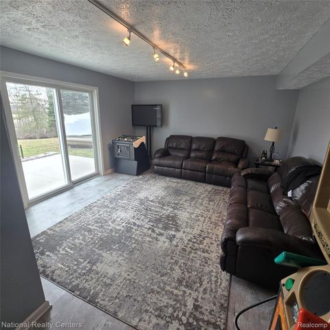 13477 S Horrell Road, Fenton, MI 48430