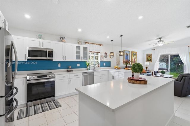 20494 SW 5th St, Pembroke Pines, FL 33029