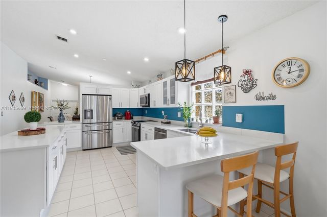 20494 SW 5th St, Pembroke Pines, FL 33029