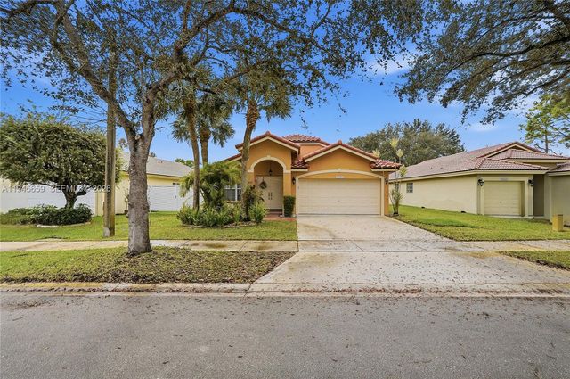 20494 SW 5th St, Pembroke Pines, FL 33029
